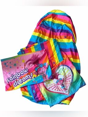 DreamWorks Trolls Twin Sheet Set Reverse pillowcase, Sham Fitted & Top Sheet
